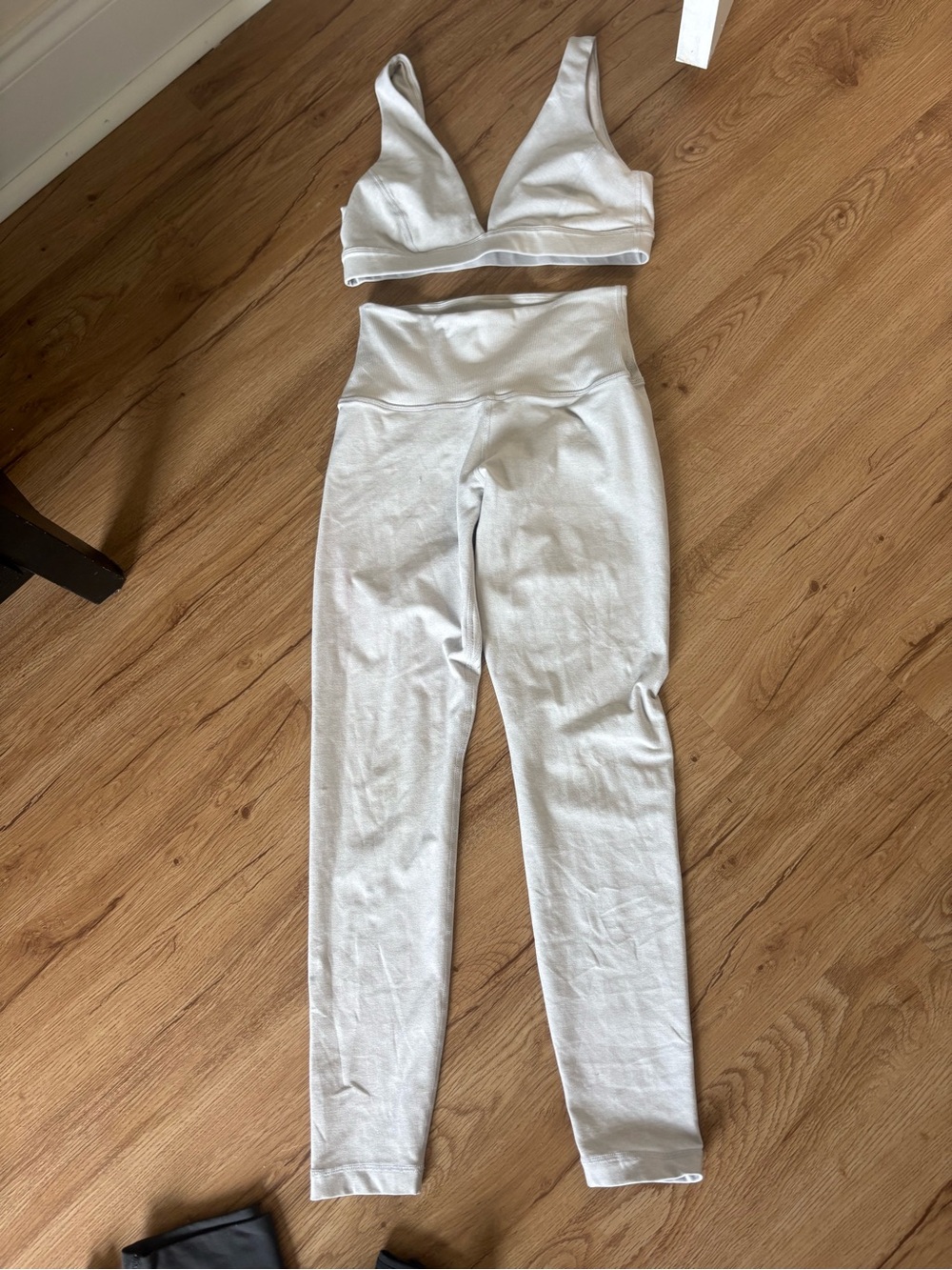 Aritzia Leggings & Sports Bra Set